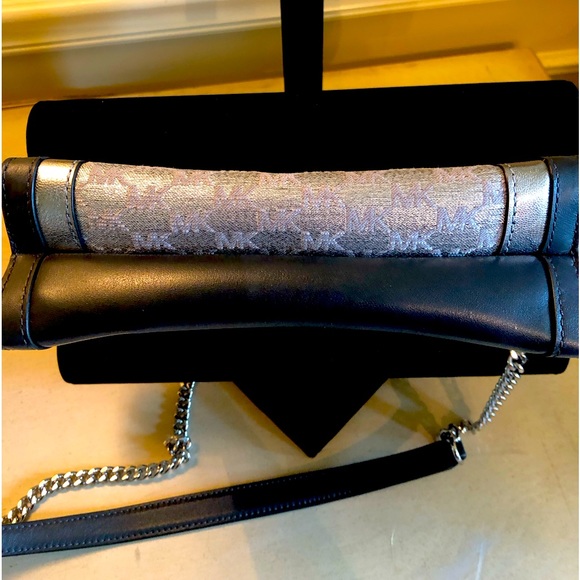 MICHAEL KORS  Leather Crossbody bag with small wallet, excellent condition. - Picture 7 of 8